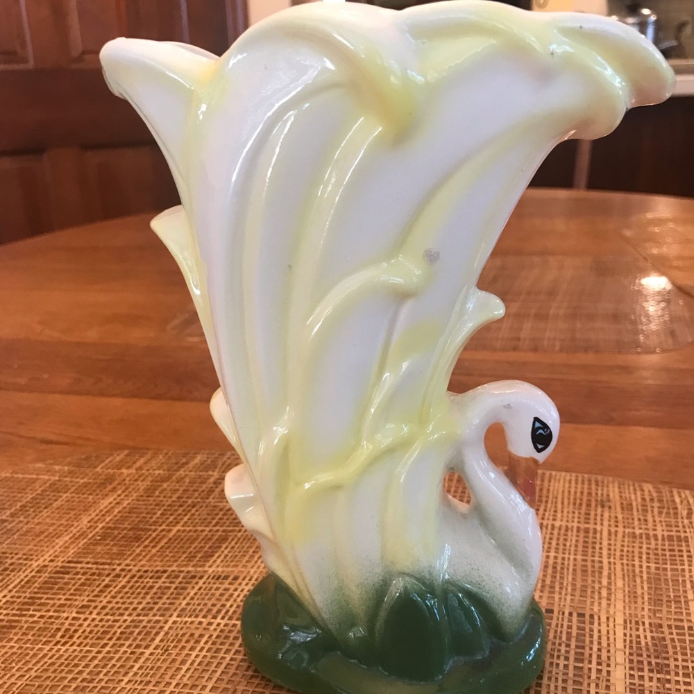 McCoy YELLOW AND GREEN SWAN VASE - Picture 4 of 12
